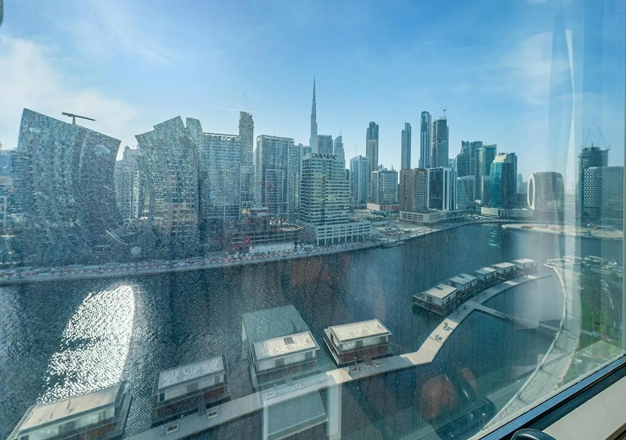Luxurious Apartment With Burj Khalifa & Canal Views Dubai