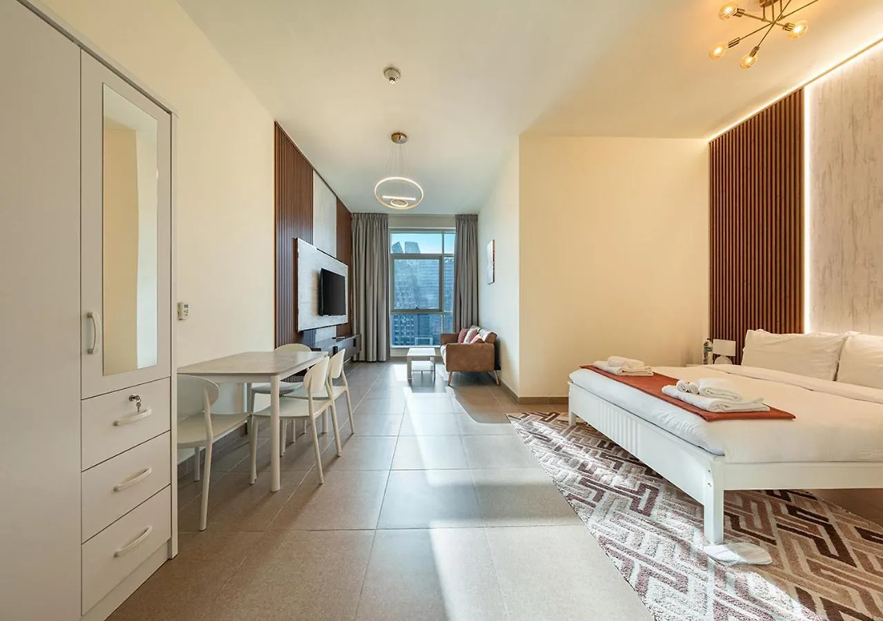 Luxurious Apartment With Burj Khalifa & Canal Views Dubai