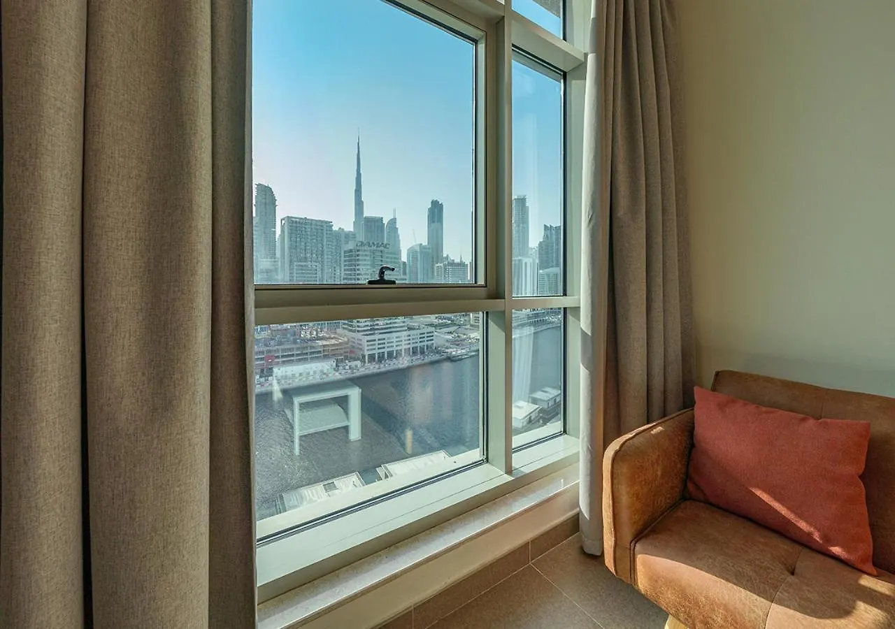 Luxurious Apartment With Burj Khalifa & Canal Views Dubai