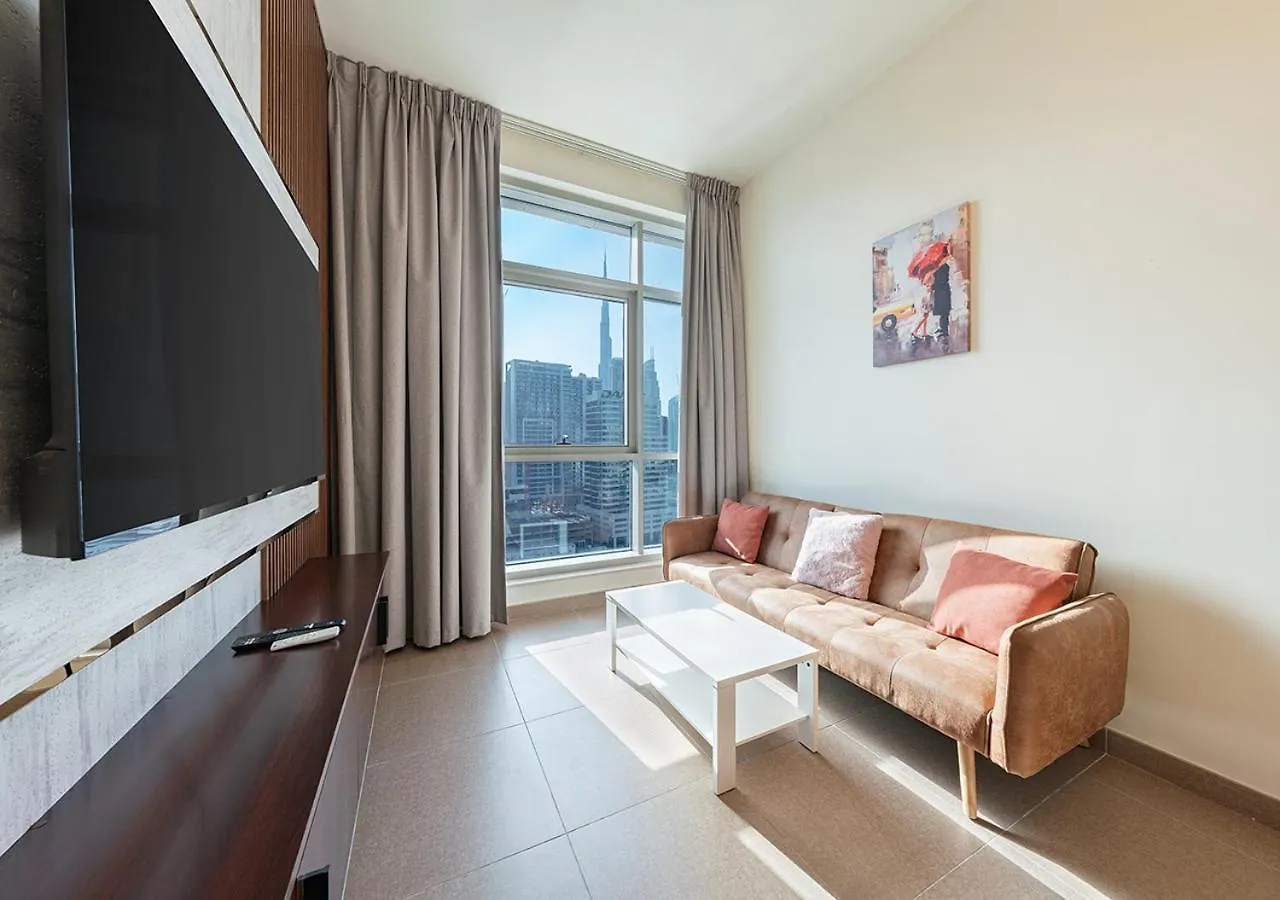 Luxurious Apartment With Burj Khalifa & Canal Views ドバイ