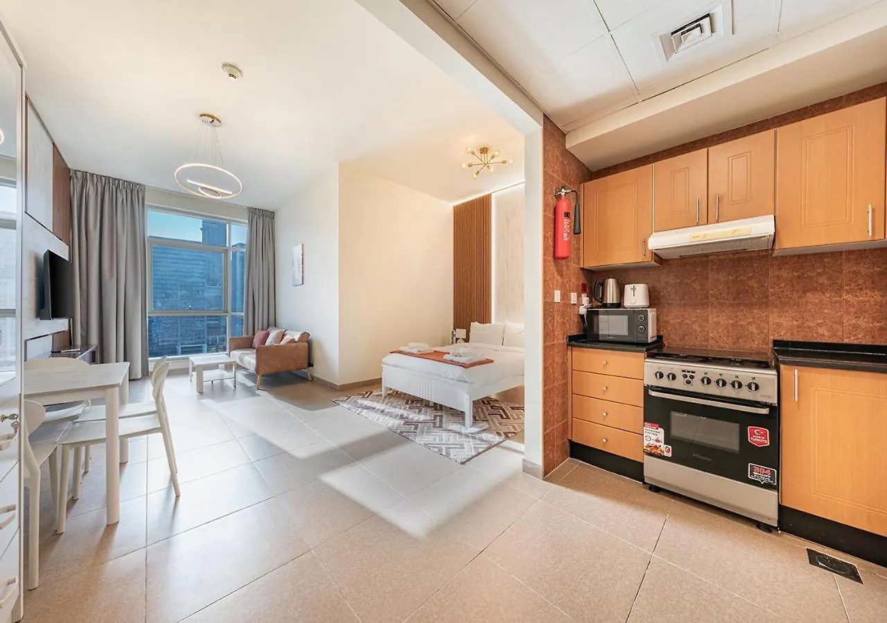 Luxurious Apartment With Burj Khalifa & Canal Views Dubai
