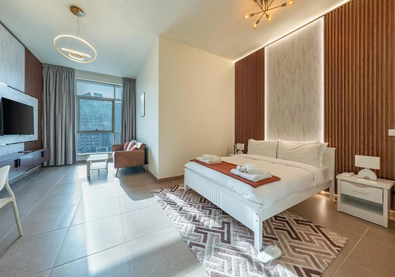Luxurious Apartment With Burj Khalifa & Canal Views Dubai
