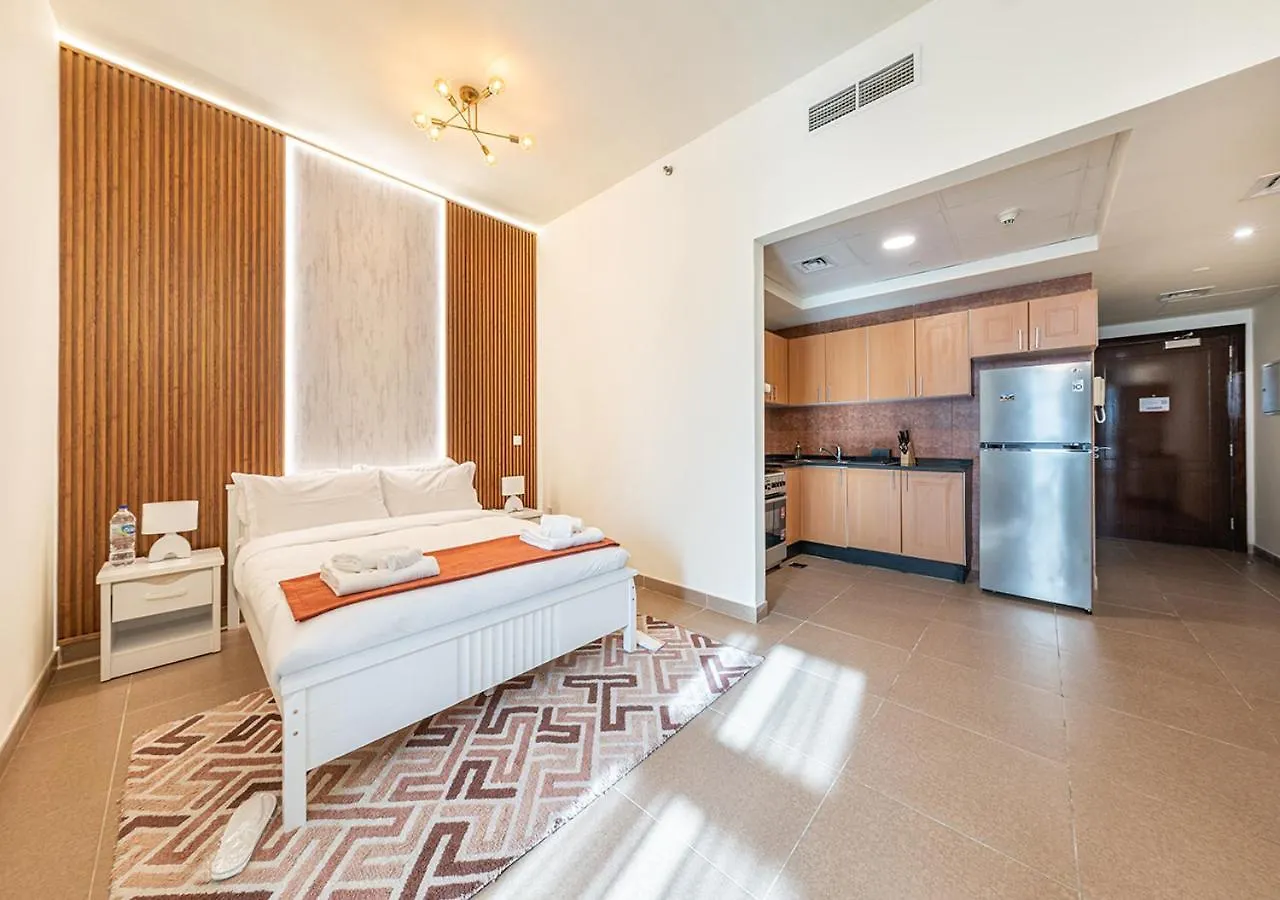 Luxurious Apartment With Burj Khalifa & Canal Views Dubai