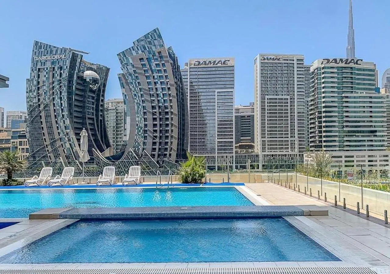 Luxurious Apartment With Burj Khalifa & Canal Views ドバイ